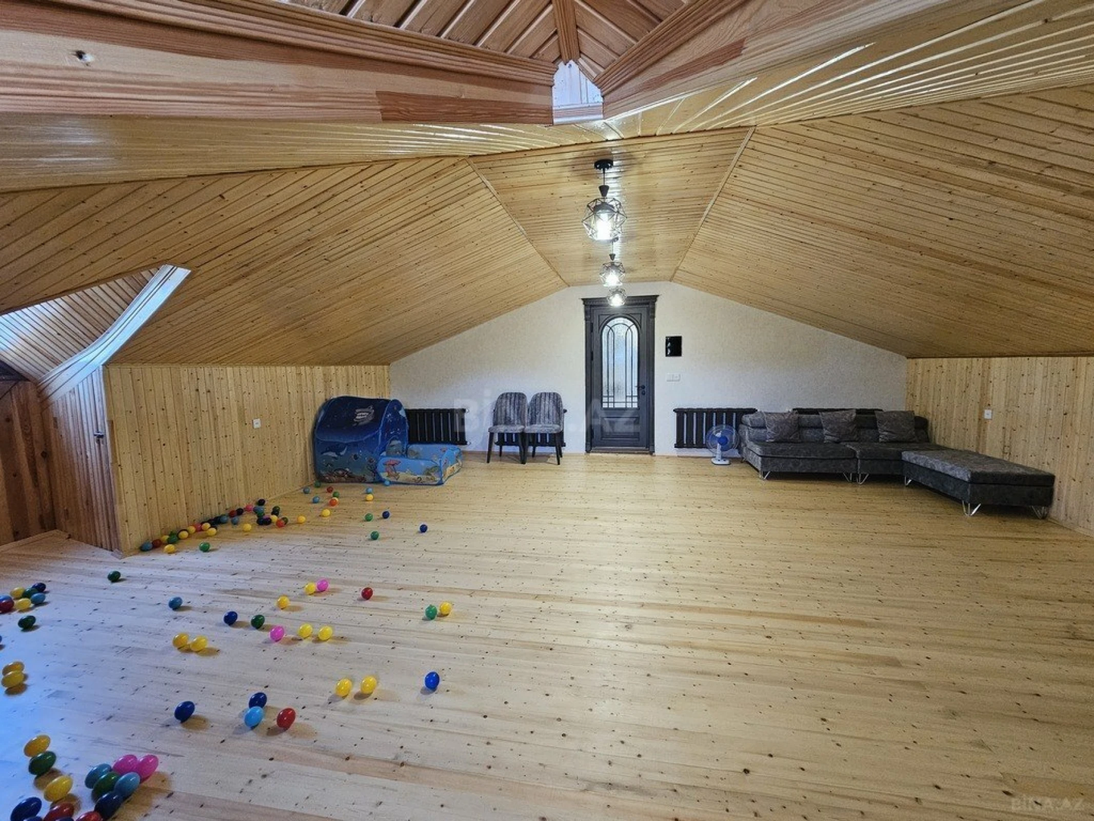 Satılır 10 otaqlı həyət evi 500 m²