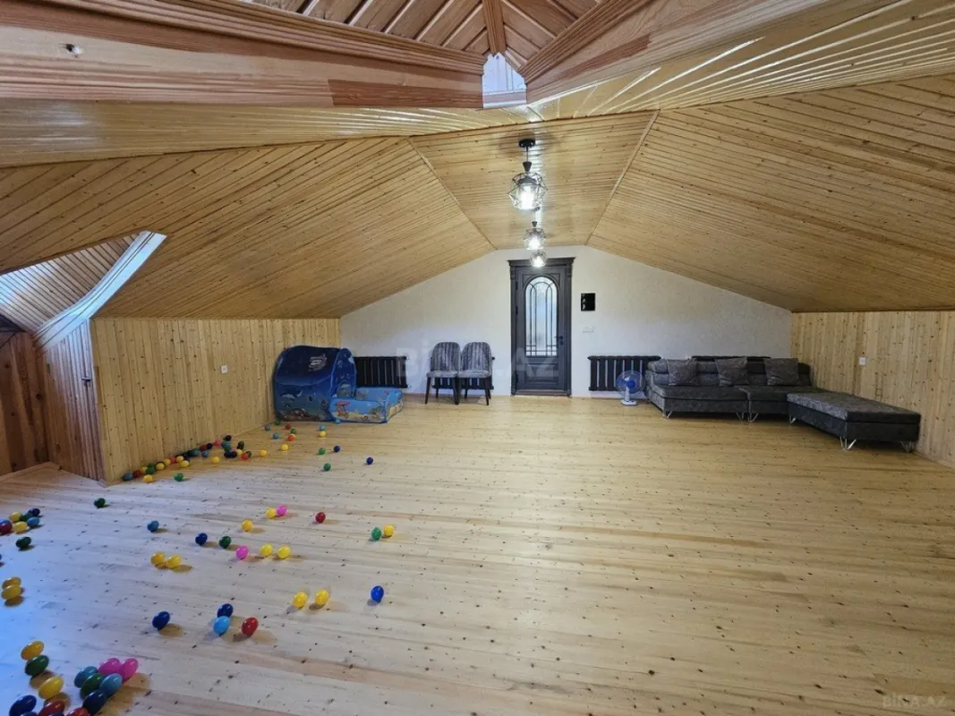 Satılır 10 otaqlı həyət evi 500 m²