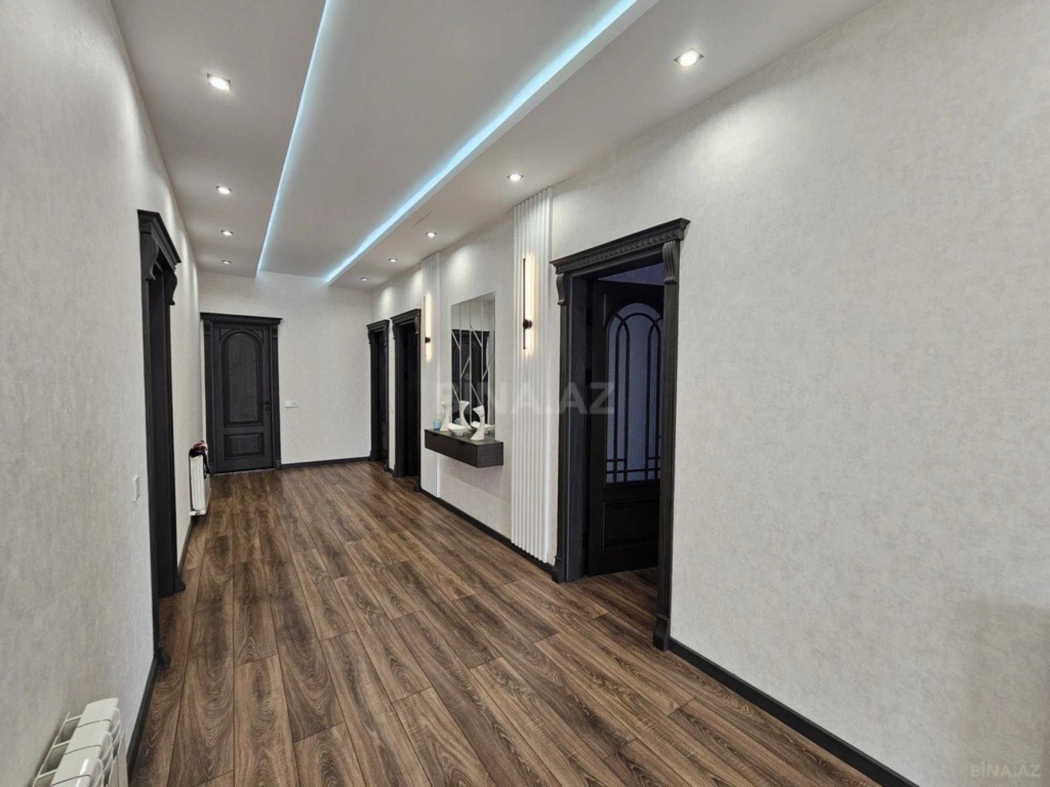 Satılır 10 otaqlı həyət evi 500 m²
