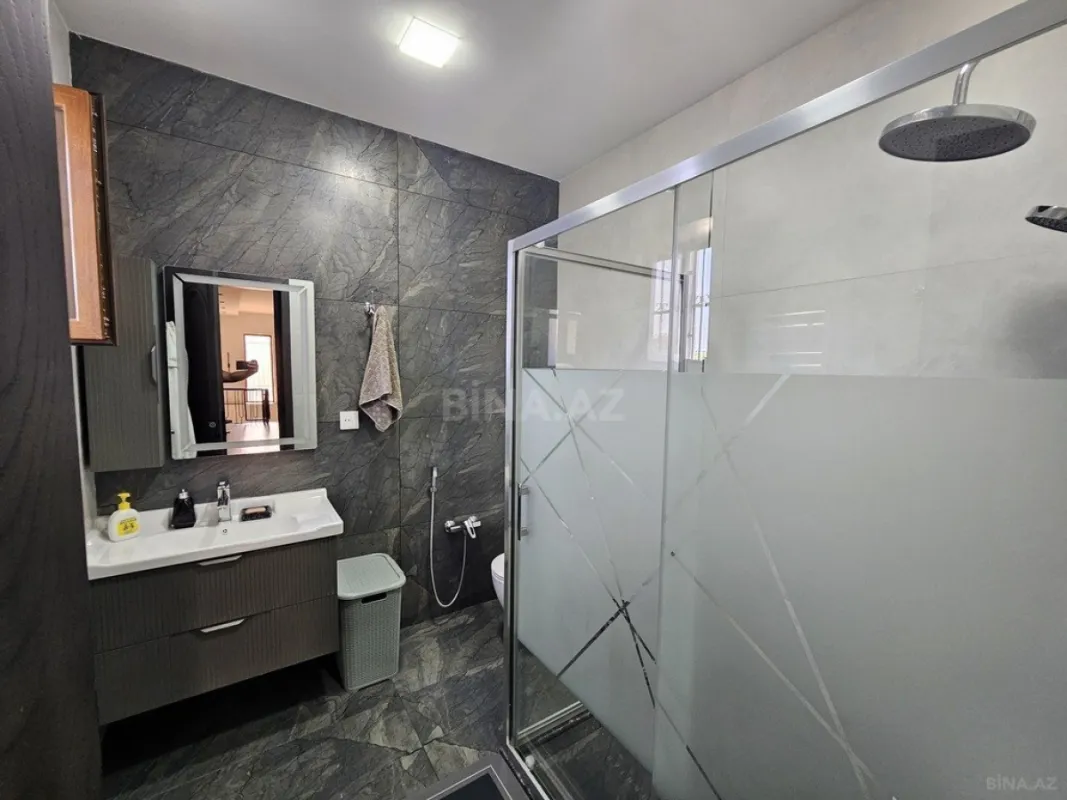 Satılır 10 otaqlı həyət evi 500 m²