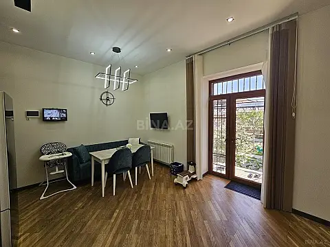 Satılır 10 otaqlı həyət evi 500 m²