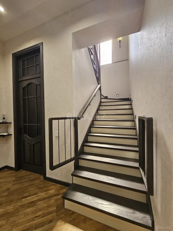 Satılır 10 otaqlı həyət evi 500 m²