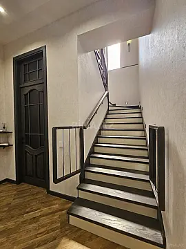 Satılır 10 otaqlı həyət evi 500 m²