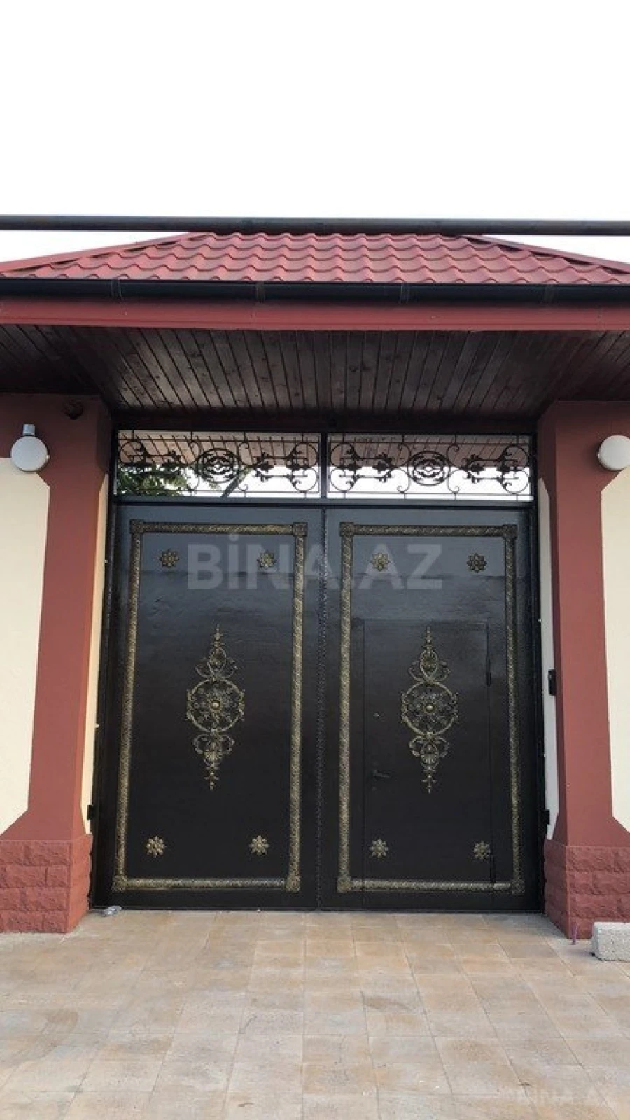 Satılır 10 otaqlı həyət evi 500 m²