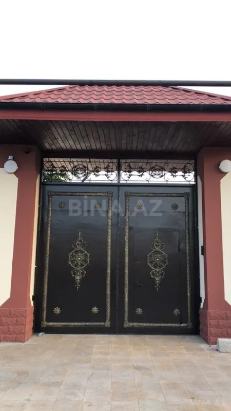 Satılır 10 otaqlı həyət evi 500 m²