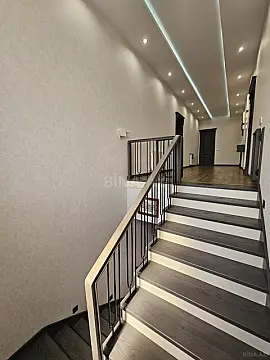 Satılır 10 otaqlı həyət evi 500 m²