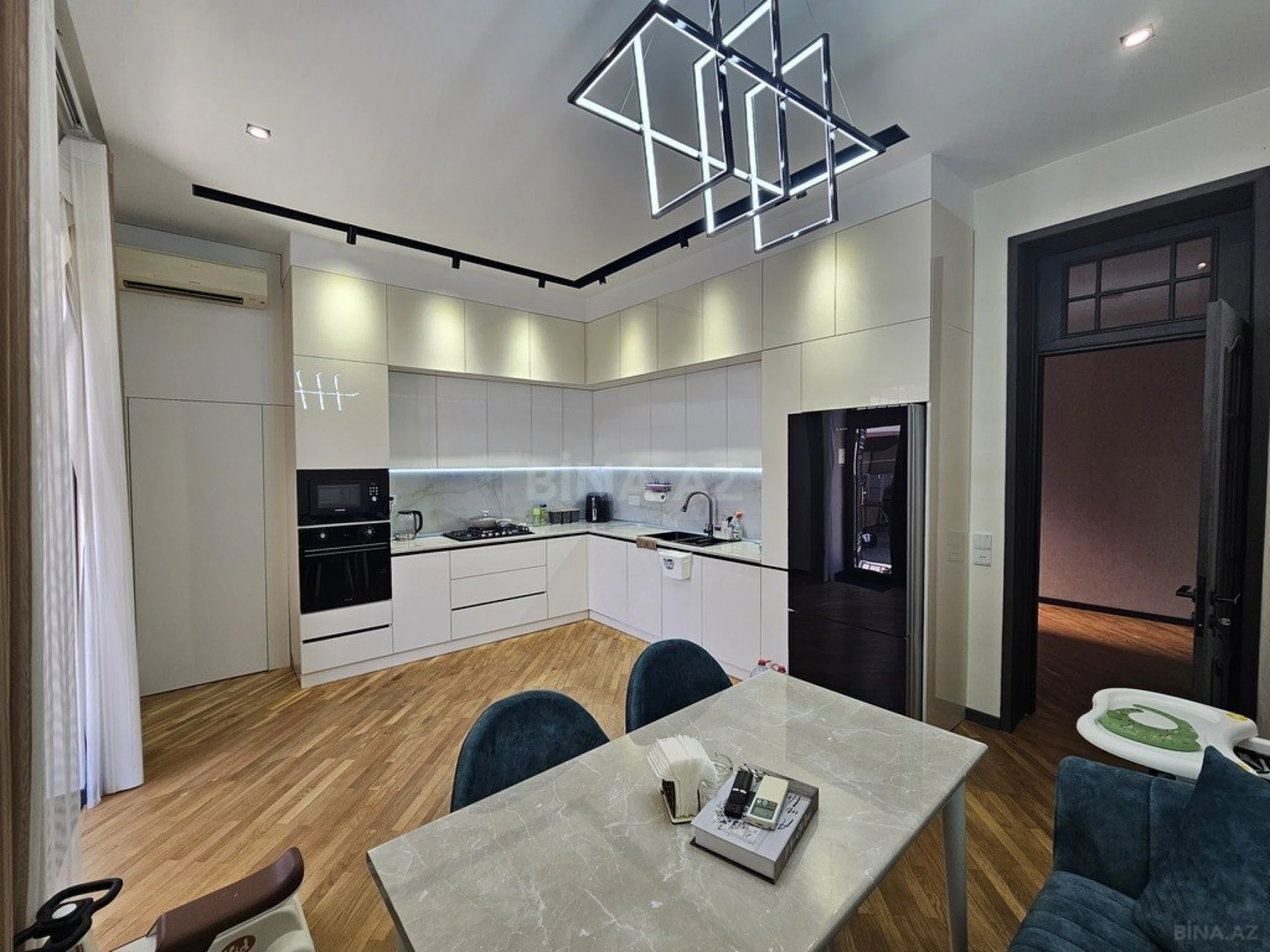 Satılır 10 otaqlı həyət evi 500 m²