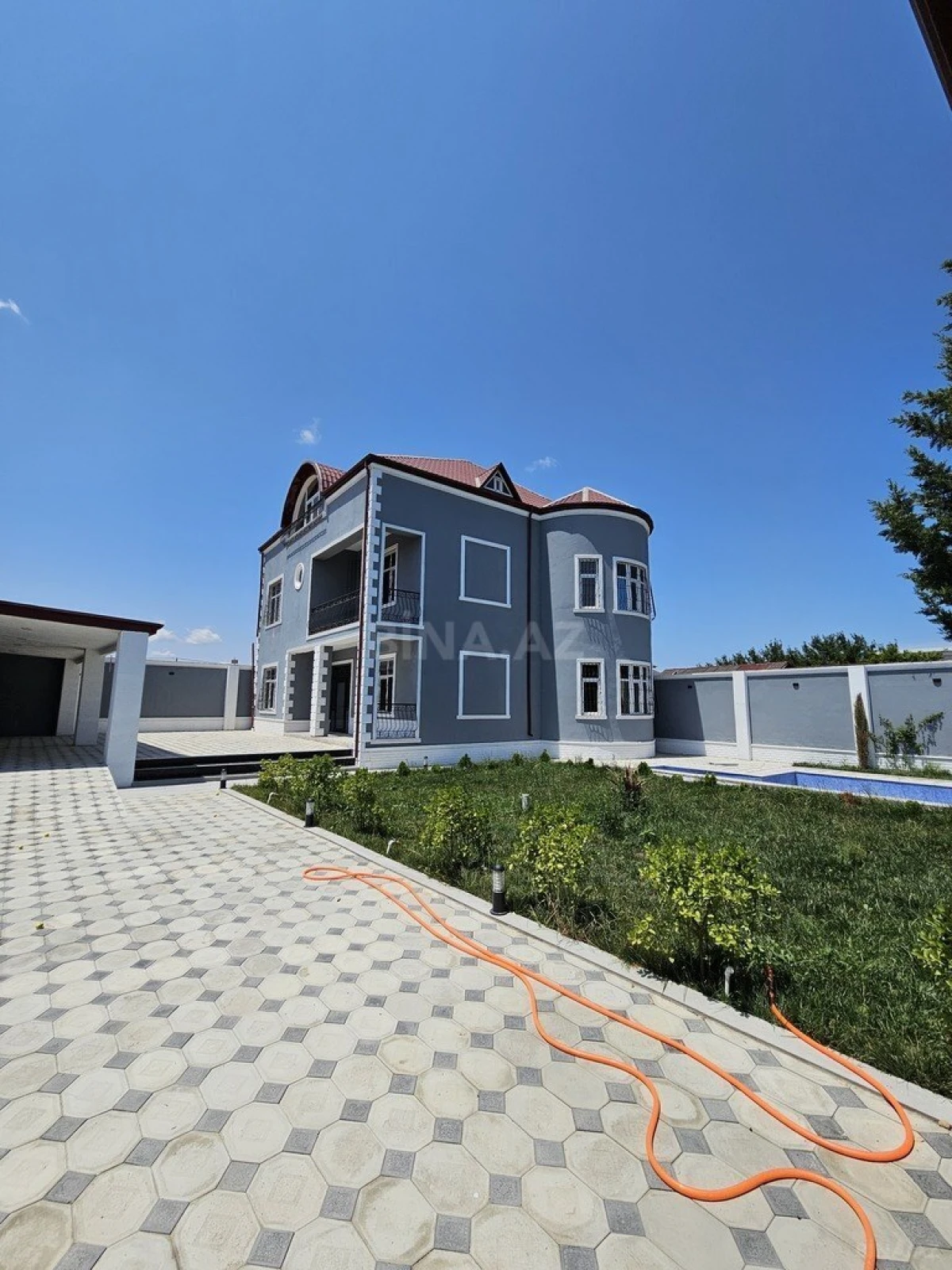 Satılır 6 otaqlı həyət evi 440 m²