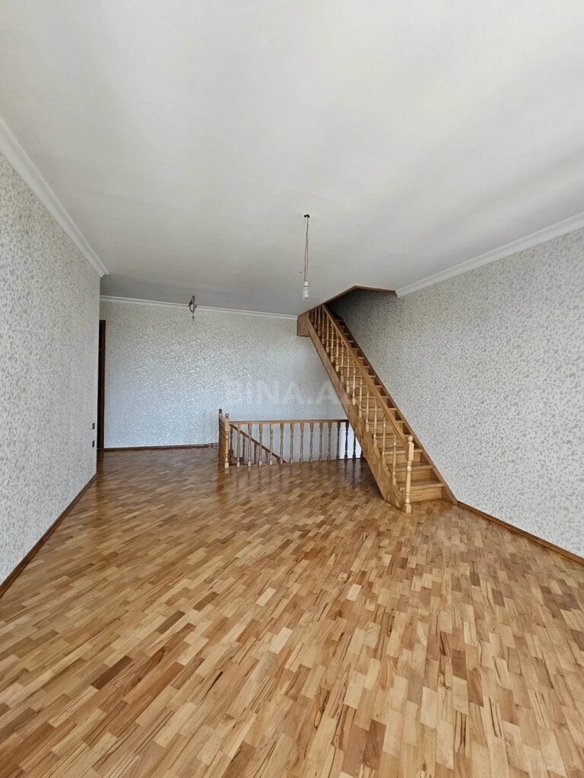 Satılır 6 otaqlı həyət evi 440 m²
