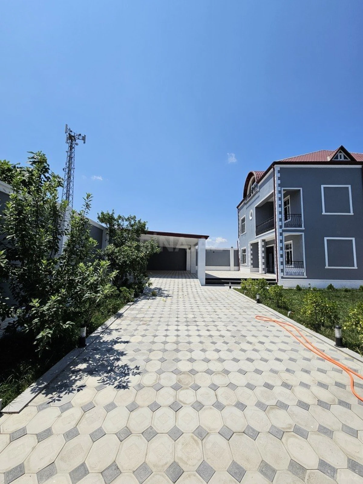 Satılır 6 otaqlı həyət evi 440 m²