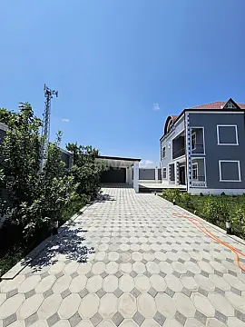 Satılır 6 otaqlı həyət evi 440 m²