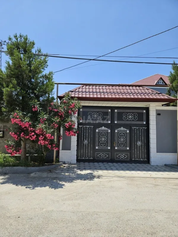 Satılır 6 otaqlı həyət evi 440 m²