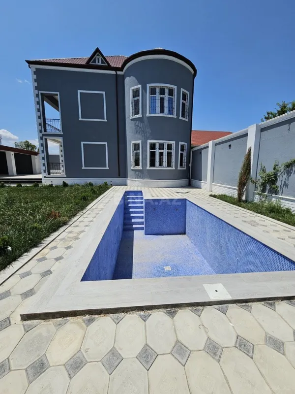 Satılır 6 otaqlı həyət evi 440 m²