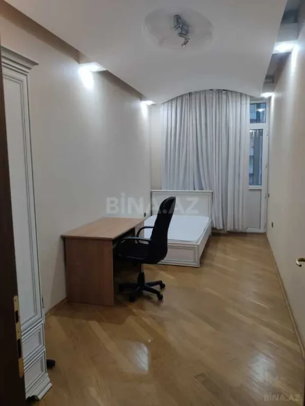 Kirayə verilir 3 otaqlı mənzil 137 m²