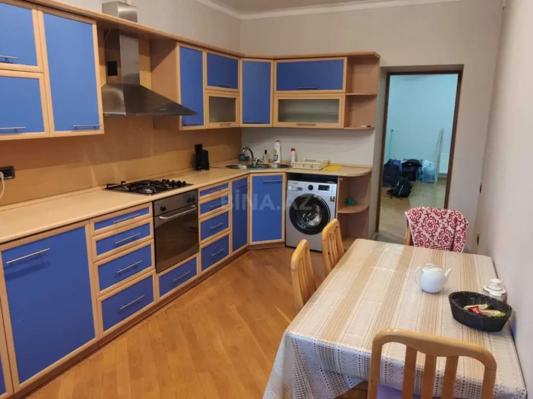 Kirayə verilir 3 otaqlı mənzil 137 m²
