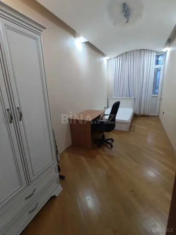 Kirayə verilir 3 otaqlı mənzil 137 m²