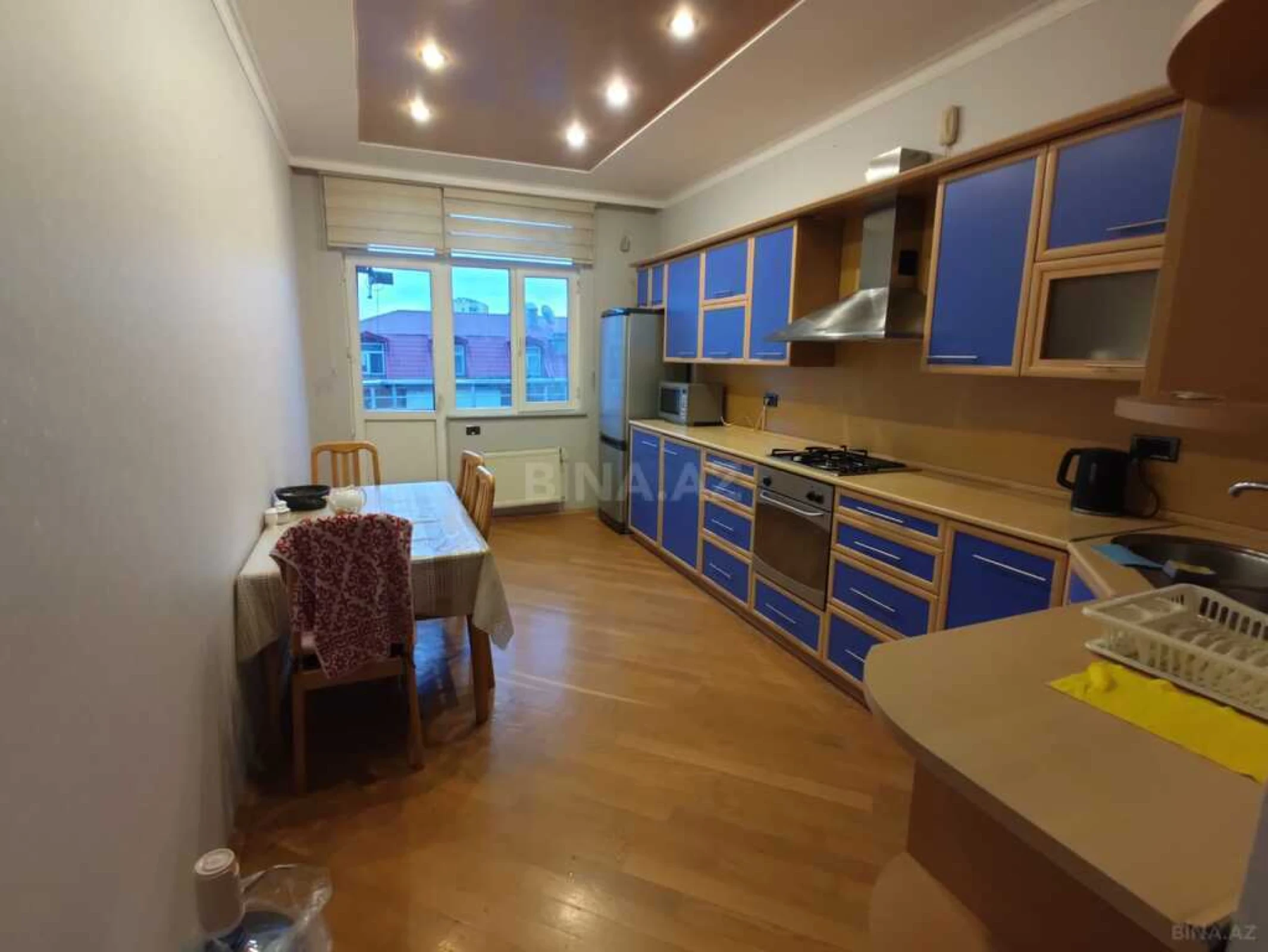 Kirayə verilir 3 otaqlı mənzil 137 m²