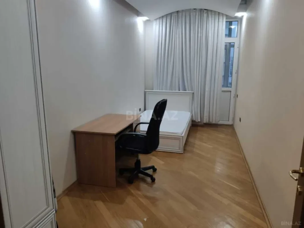 Kirayə verilir 3 otaqlı mənzil 137 m²