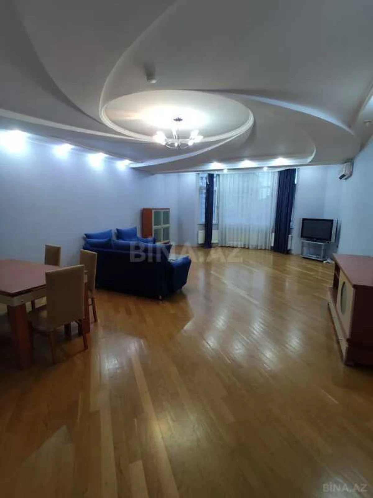 Kirayə verilir 3 otaqlı mənzil 137 m²