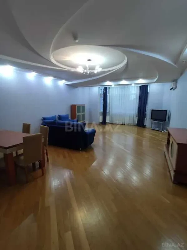 Kirayə verilir 3 otaqlı mənzil 137 m²