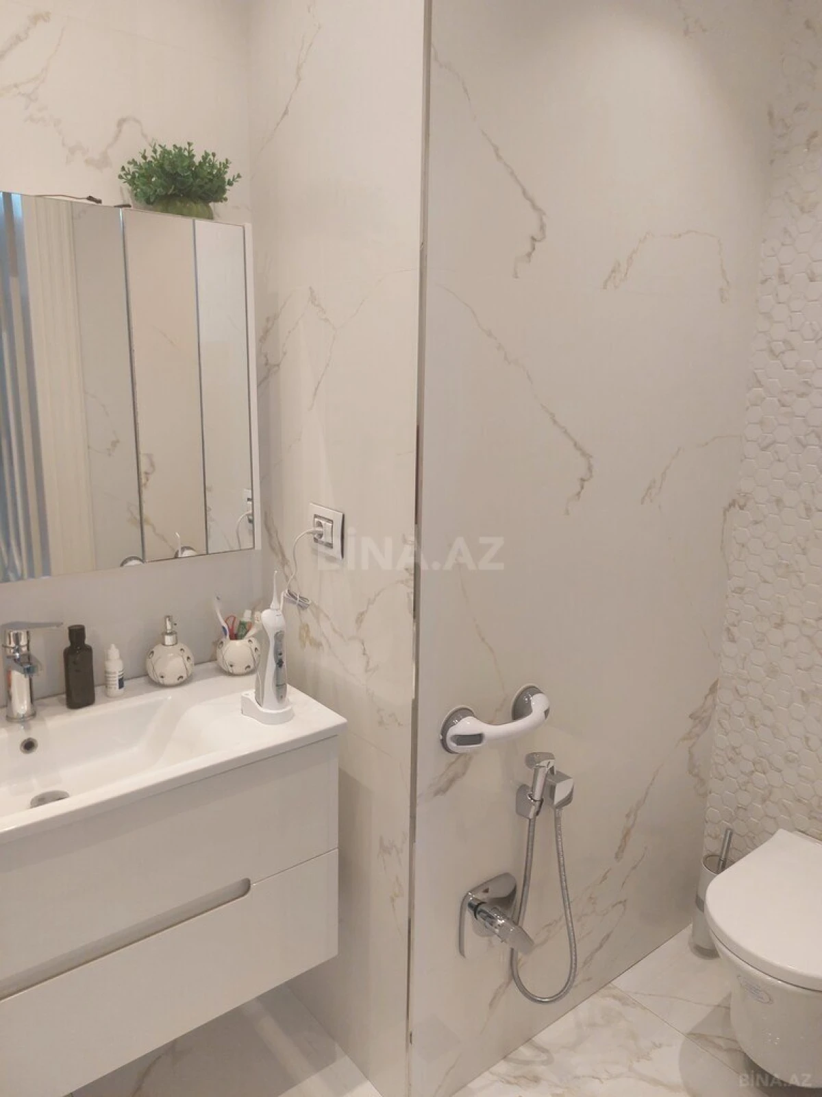 Satılır 3 otaqlı mənzil 132 m²