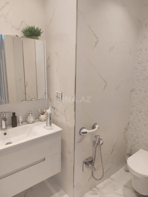 Satılır 3 otaqlı mənzil 132 m²