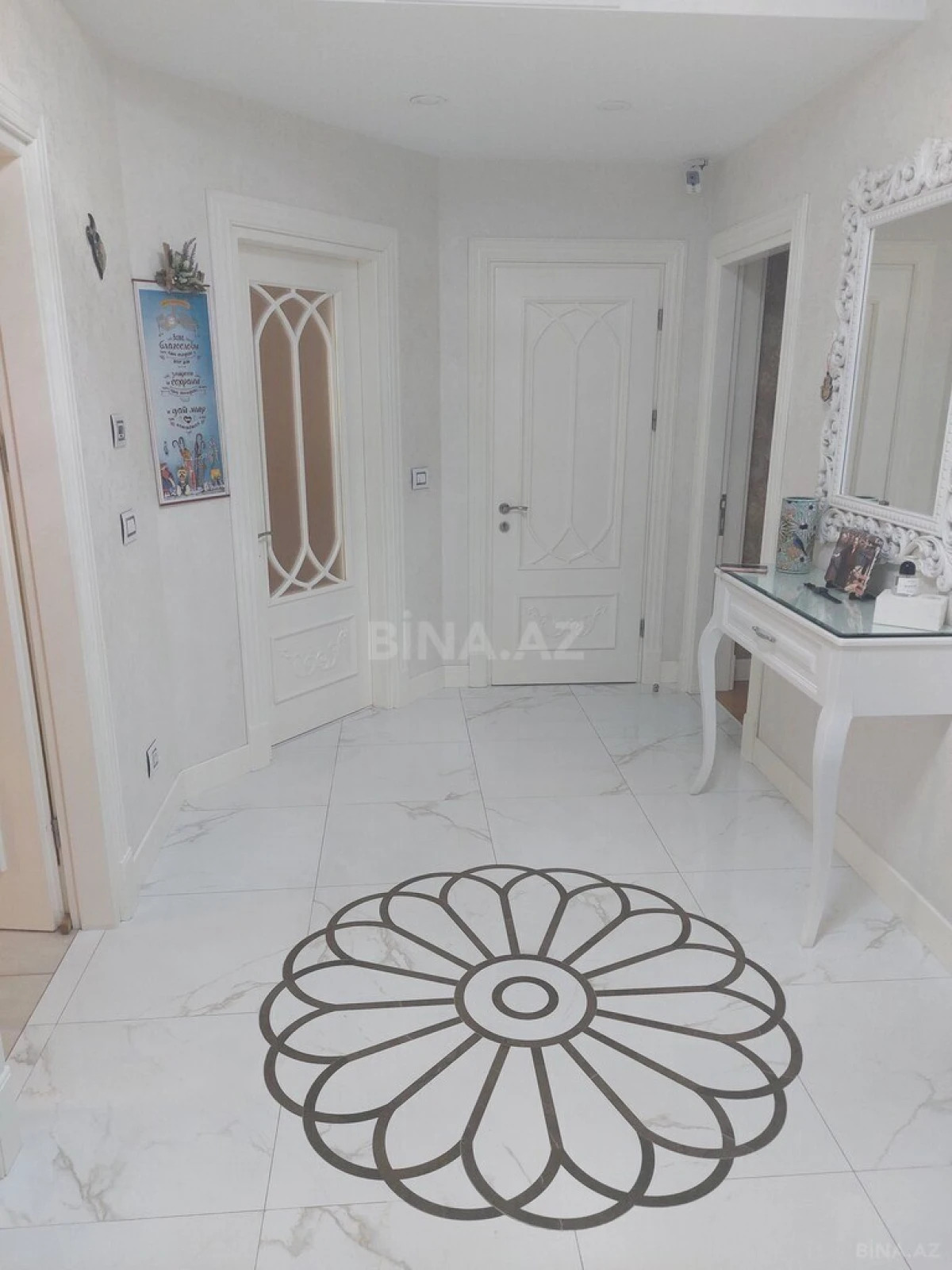 Satılır 3 otaqlı mənzil 132 m²