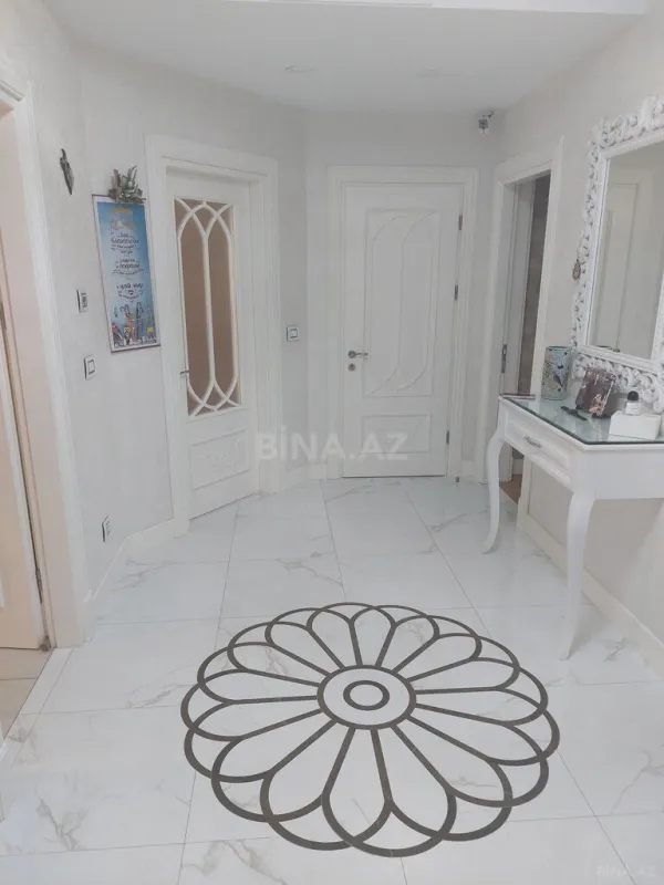 Satılır 3 otaqlı mənzil 132 m²