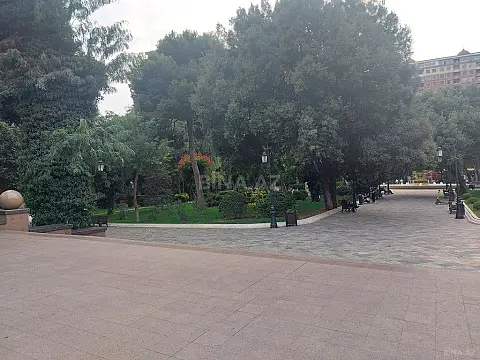 Satılır 3 otaqlı mənzil 132 m²