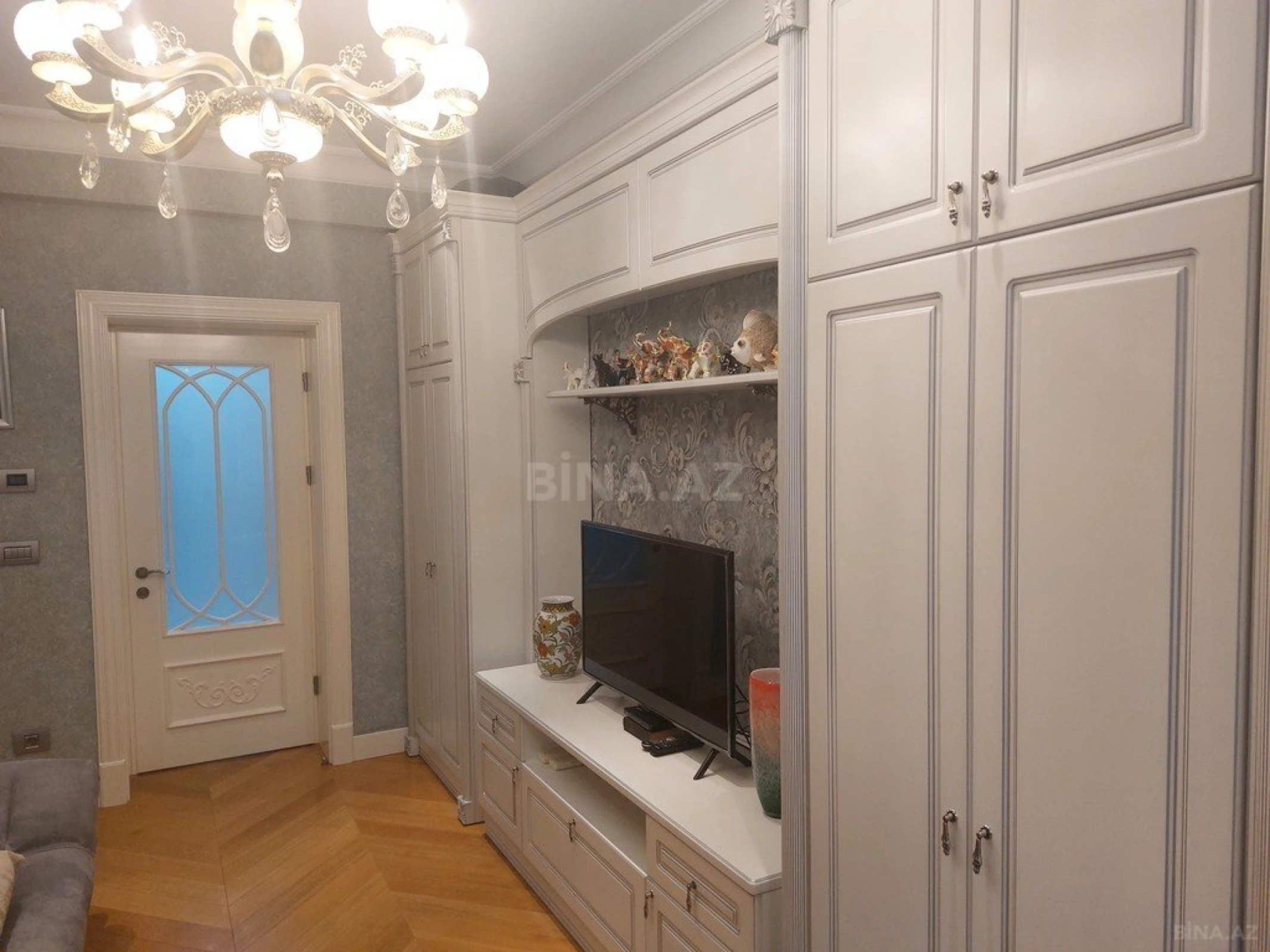 Satılır 3 otaqlı mənzil 132 m²