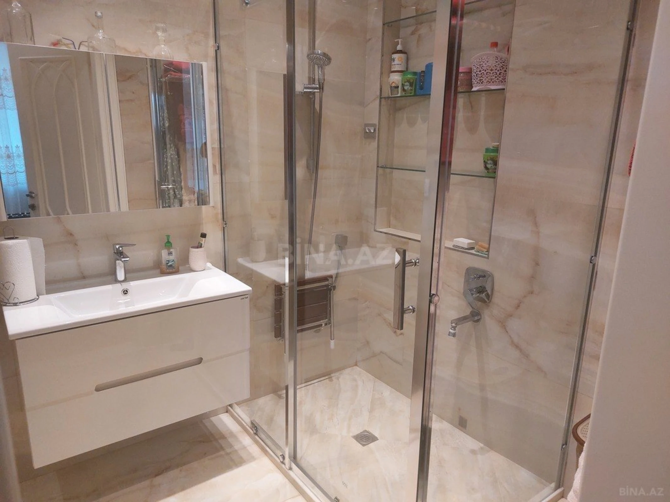 Satılır 3 otaqlı mənzil 132 m²