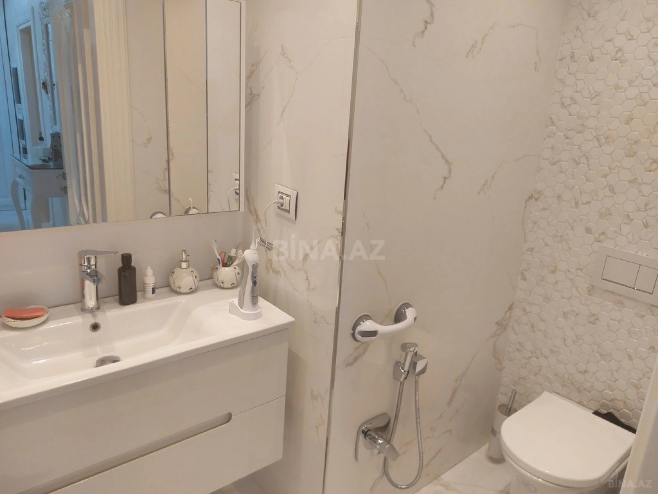 Satılır 3 otaqlı mənzil 132 m²