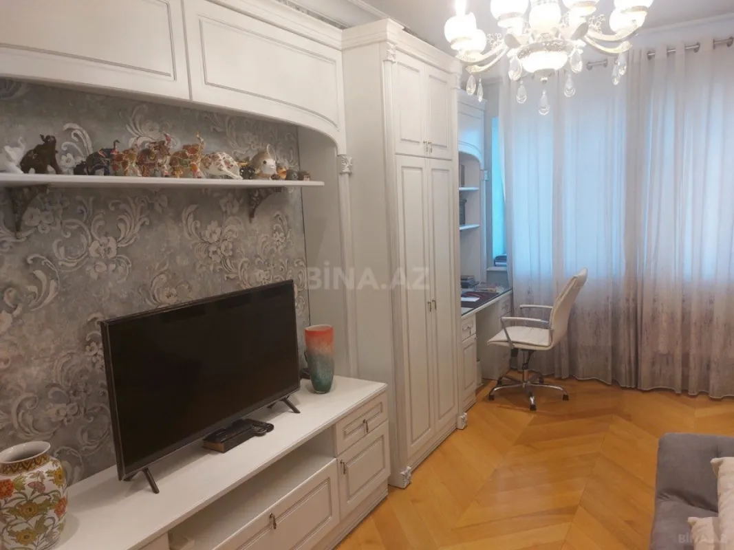 Satılır 3 otaqlı mənzil 132 m²