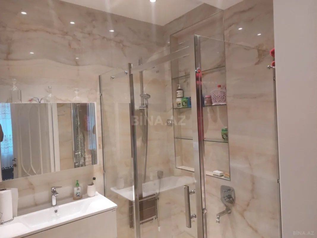 Satılır 3 otaqlı mənzil 132 m²