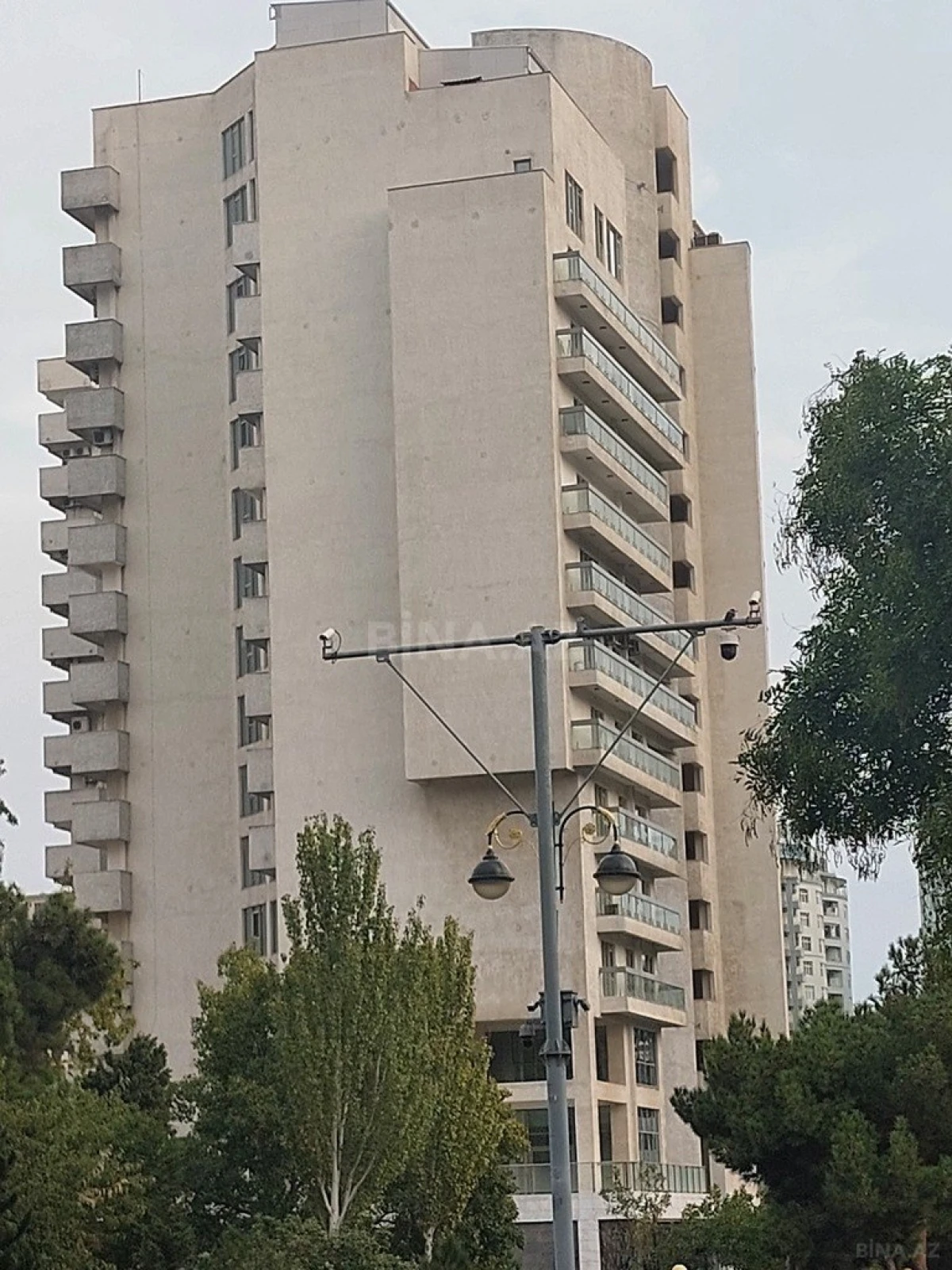 Satılır 3 otaqlı mənzil 132 m²