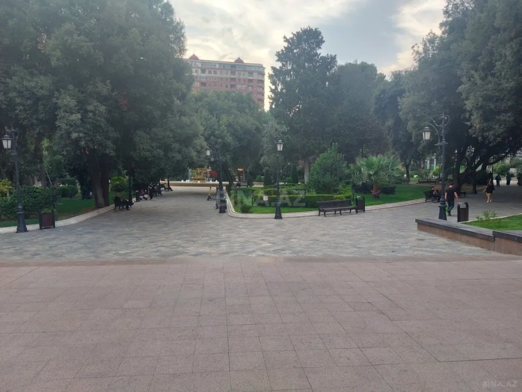 Satılır 3 otaqlı mənzil 132 m²