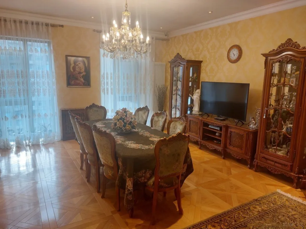 Satılır 3 otaqlı mənzil 132 m²