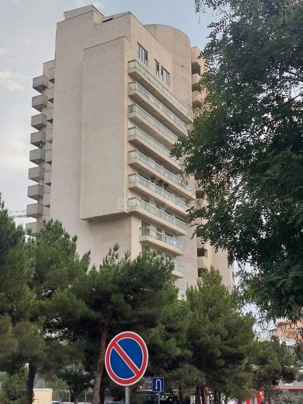 Satılır 3 otaqlı mənzil 132 m²