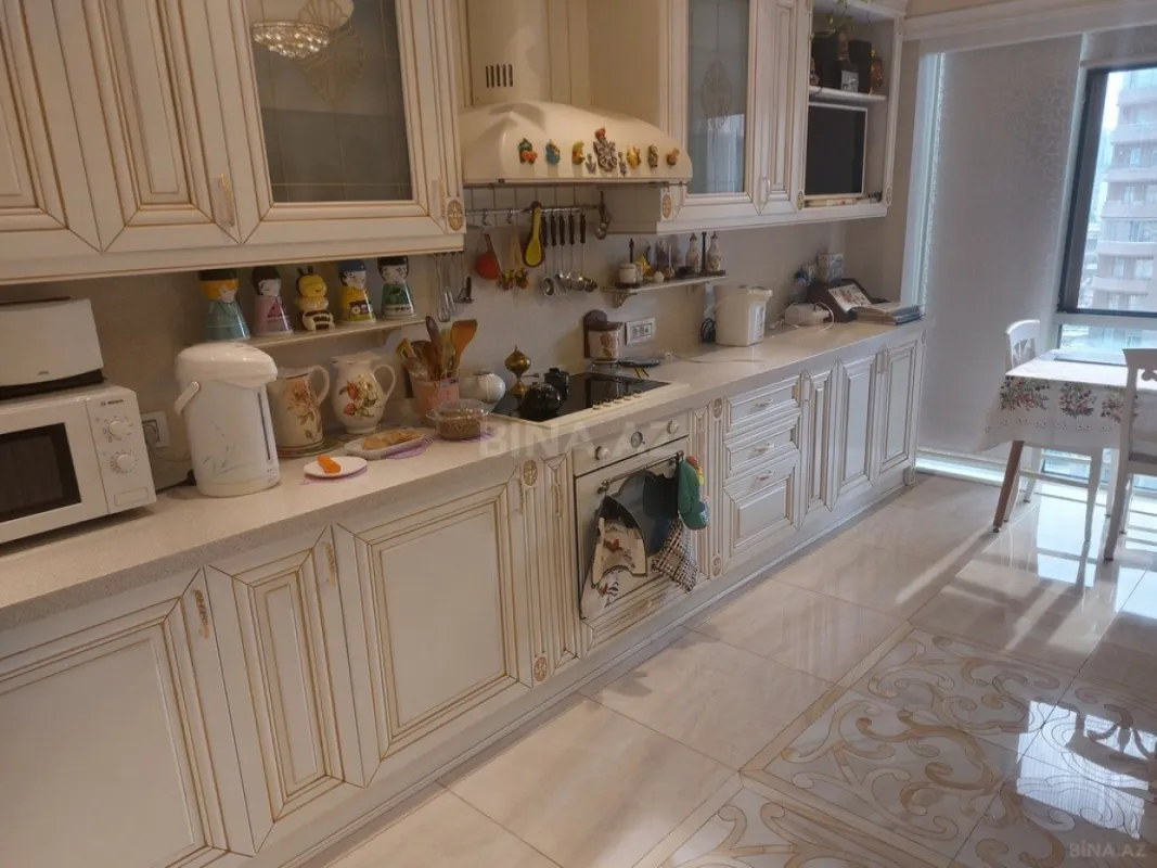 Satılır 3 otaqlı mənzil 132 m²