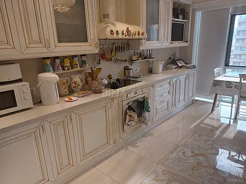 Satılır 3 otaqlı mənzil 132 m²