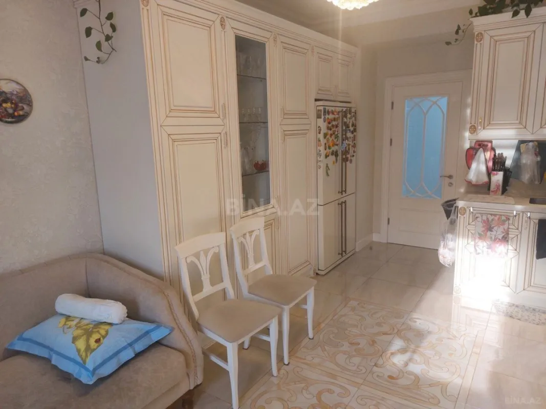 Satılır 3 otaqlı mənzil 132 m²