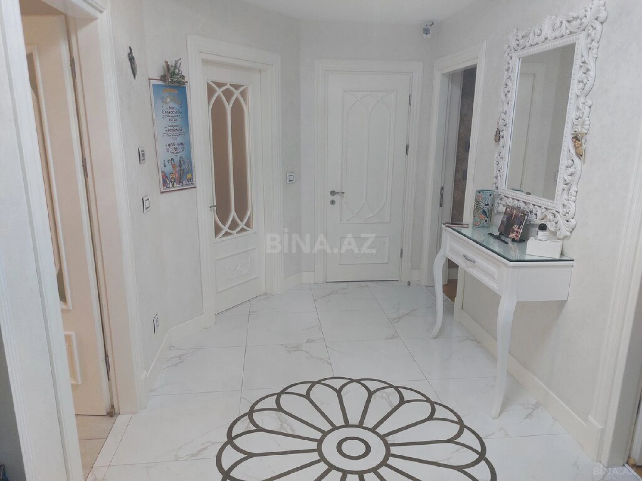 Satılır 3 otaqlı mənzil 132 m²