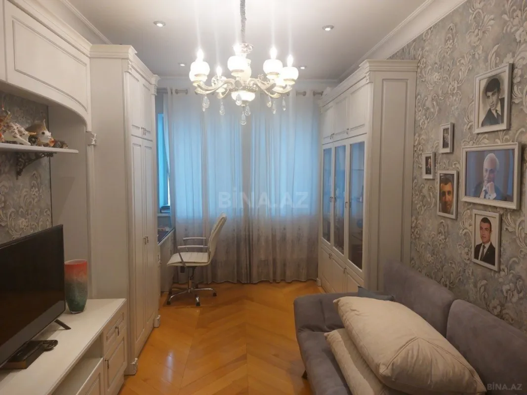 Satılır 3 otaqlı mənzil 132 m²