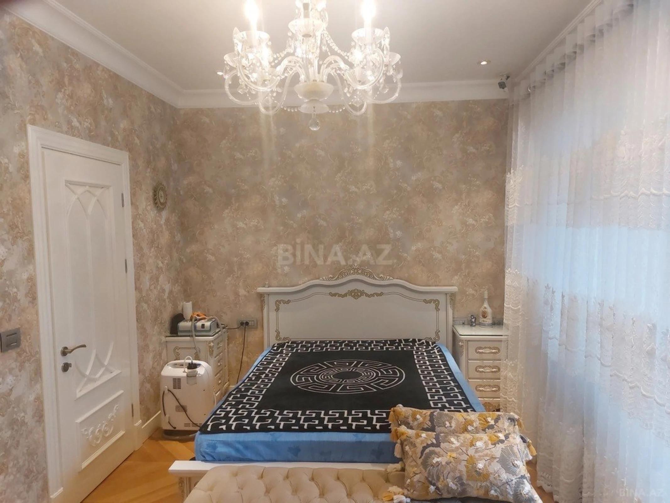 Satılır 3 otaqlı mənzil 132 m²