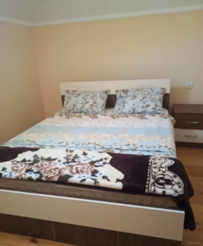 Satılır 8 otaqlı həyət evi 160 m²