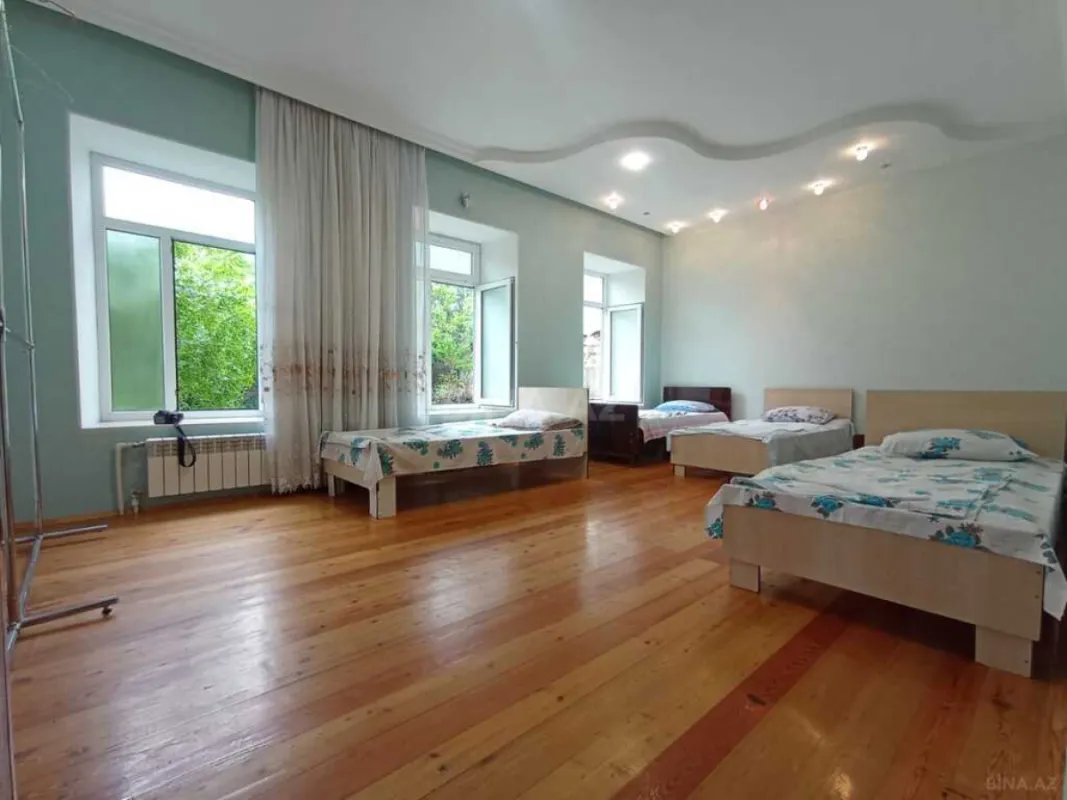 Satılır 8 otaqlı həyət evi 160 m²