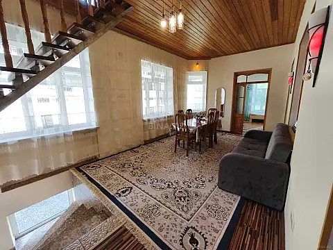 Satılır 8 otaqlı həyət evi 160 m²