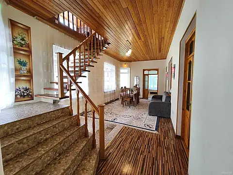 Satılır 8 otaqlı həyət evi 160 m²