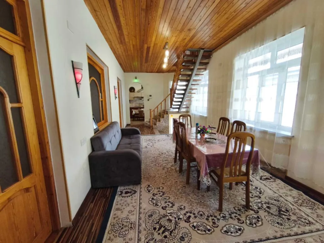 Satılır 8 otaqlı həyət evi 160 m²