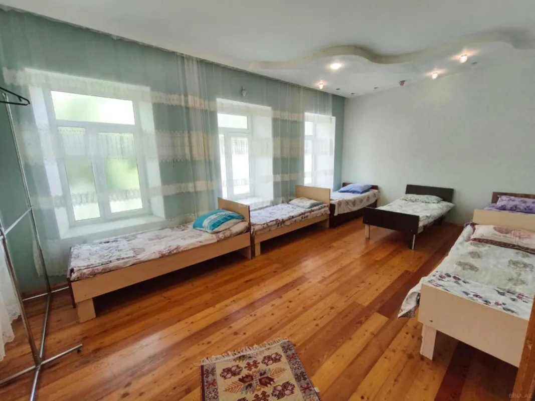 Satılır 8 otaqlı həyət evi 160 m²